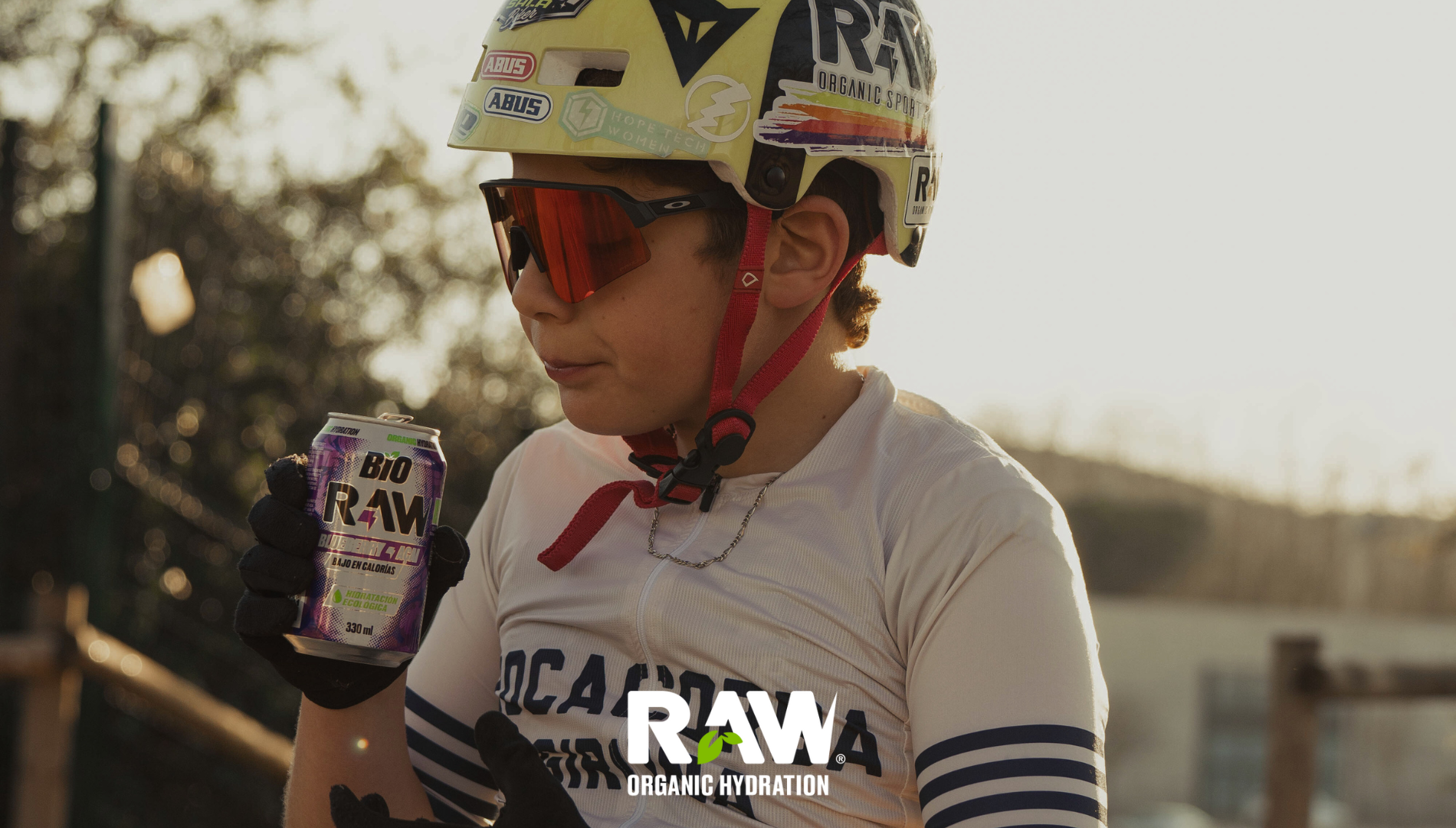 Conoce los trucos más top de mountain bike con Jordi Sala by RAw Super Drink