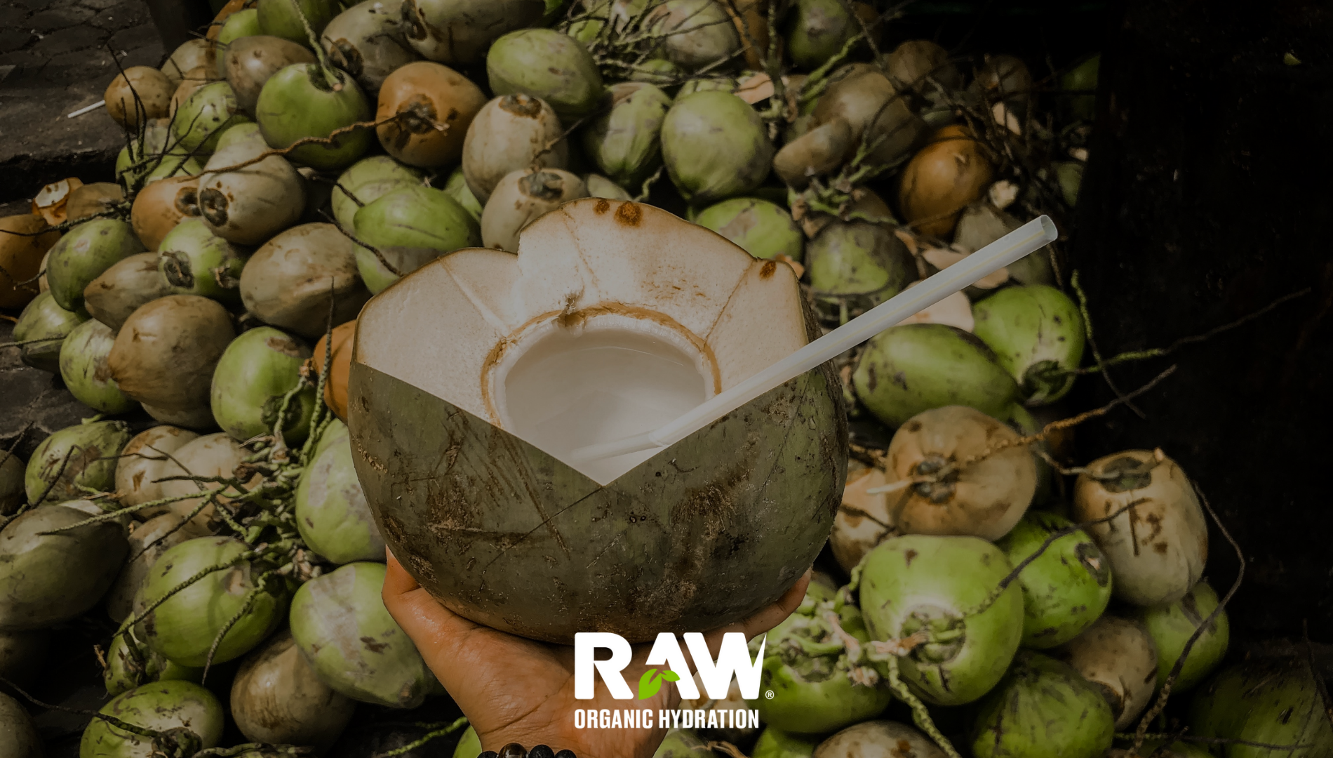 agua de coco y RAW 